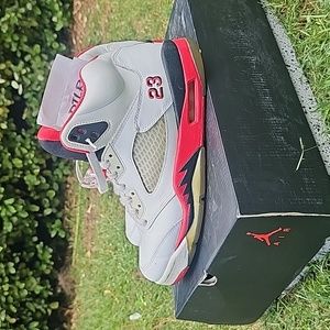 Retro 5 Fire Reds size 8.5 men's w/box and receipt